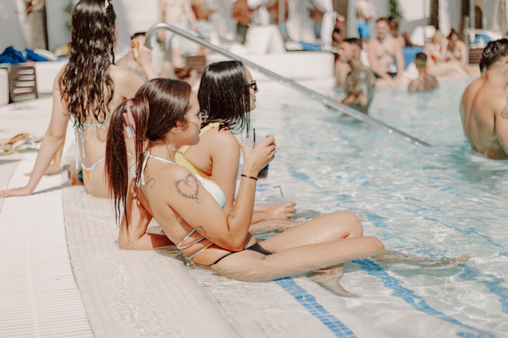 chicas piscina amor verano occo pool verano 2023