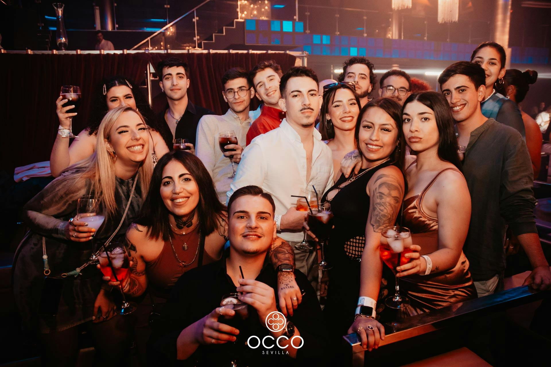 Occo-selfie-grupo-amigos-grande-fiesta-la-bambola